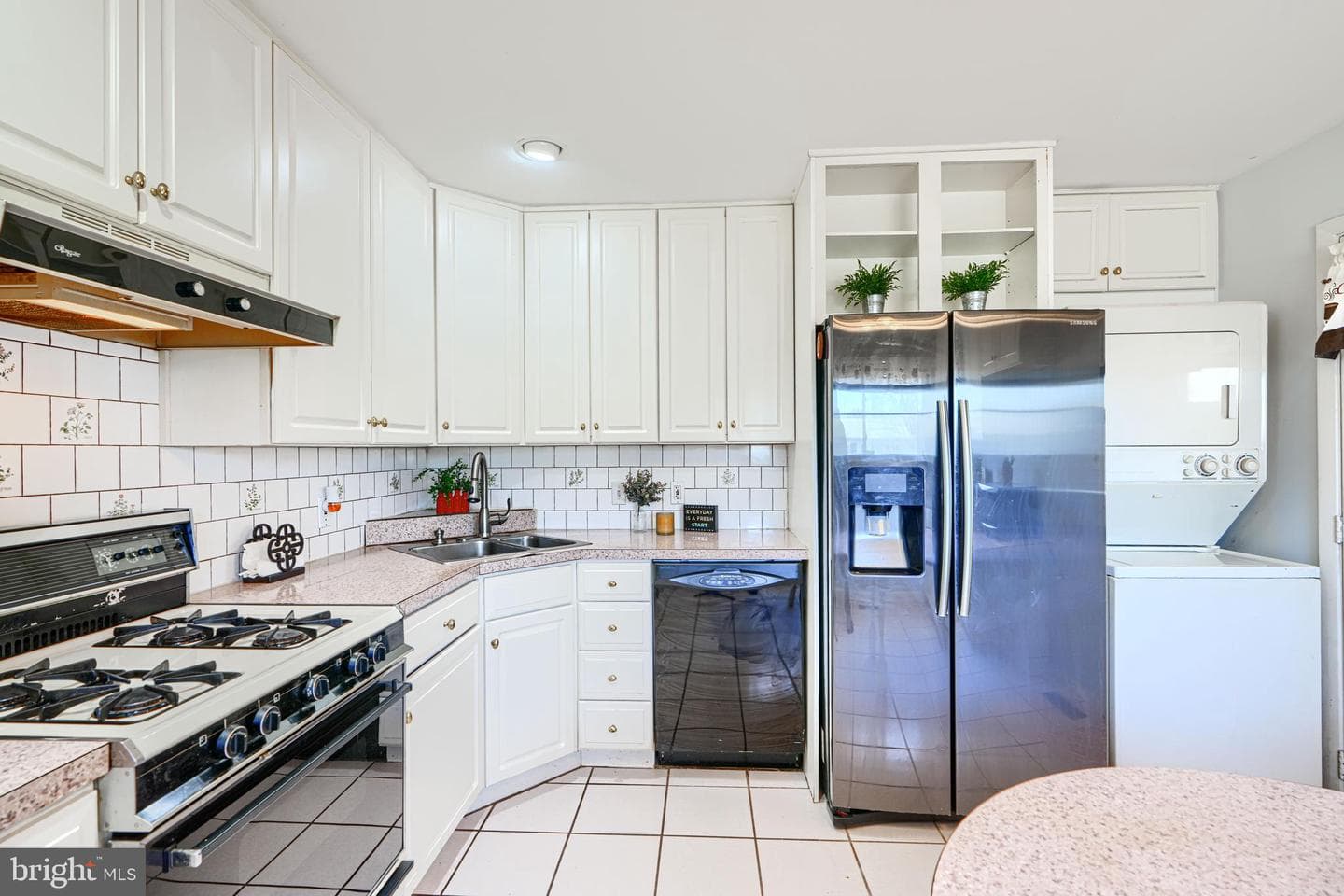 215 Greenview Avenue photo 11