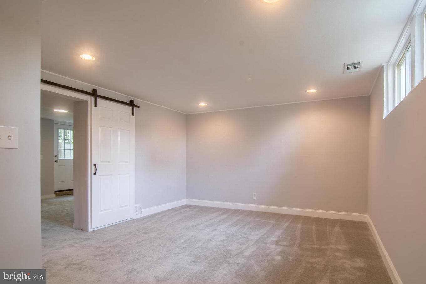 2436 Smith Avenue photo 10