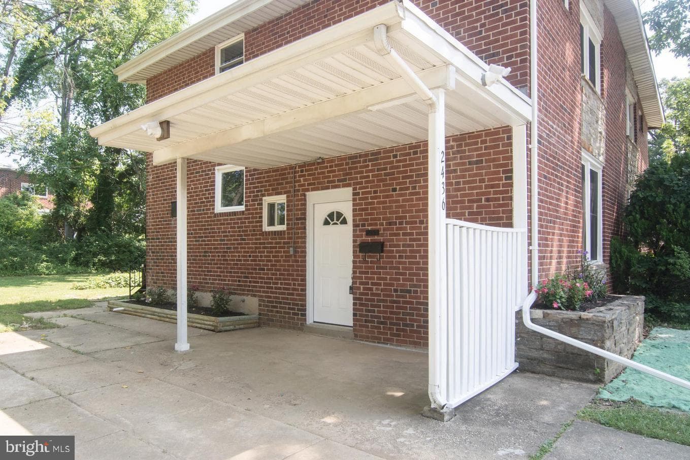 2436 Smith Avenue photo 14