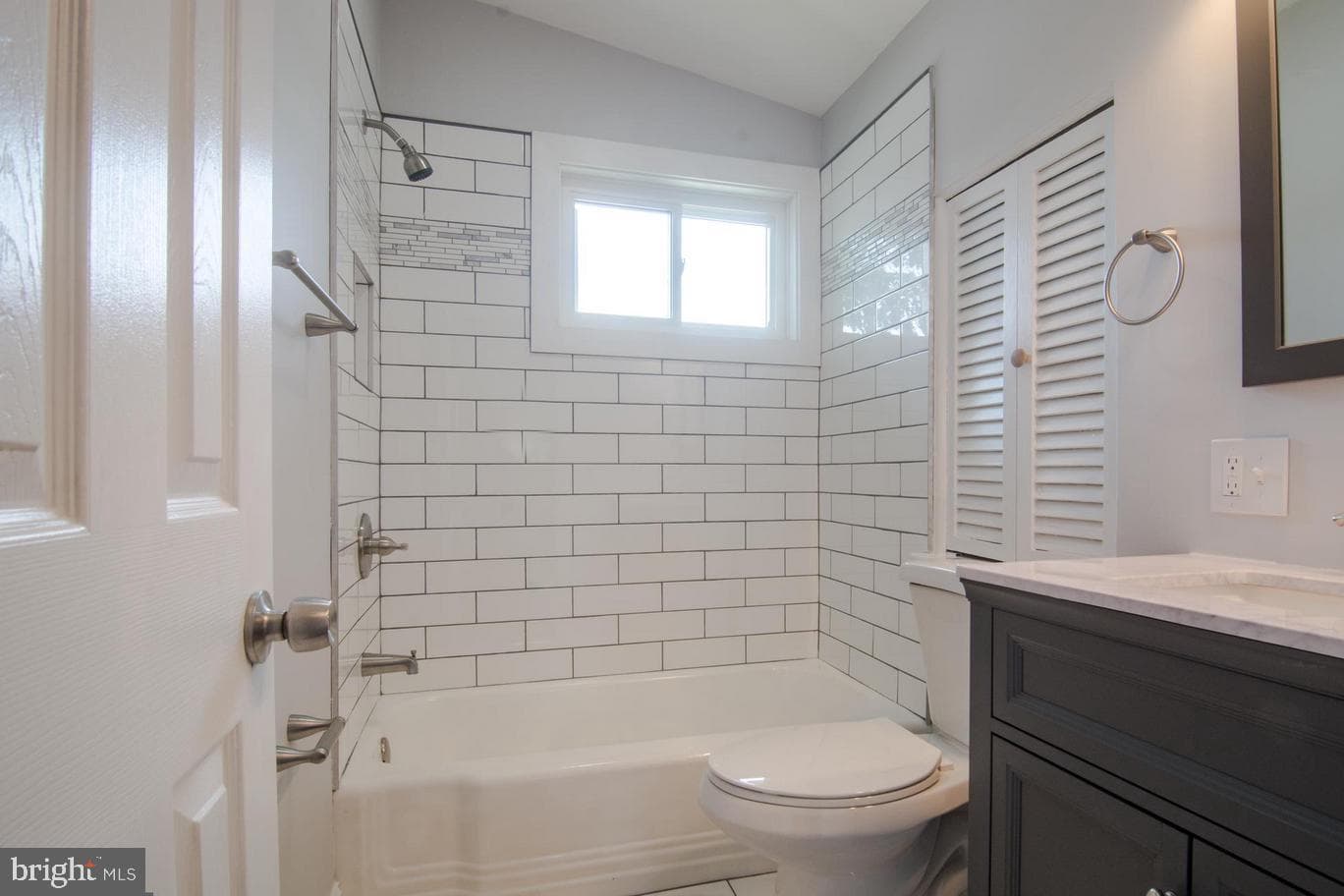 2436 Smith Avenue photo 4
