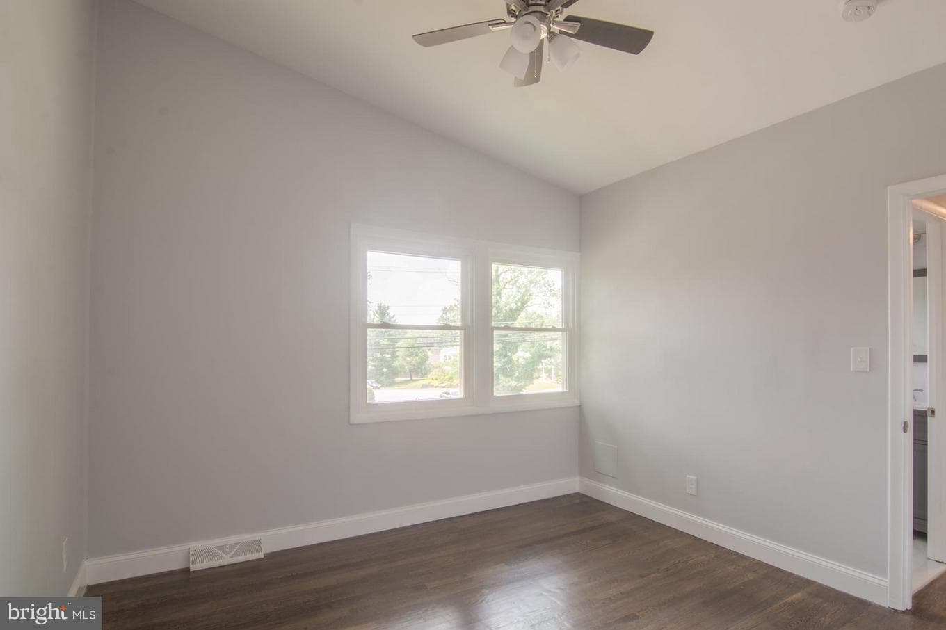 2436 Smith Avenue photo 5