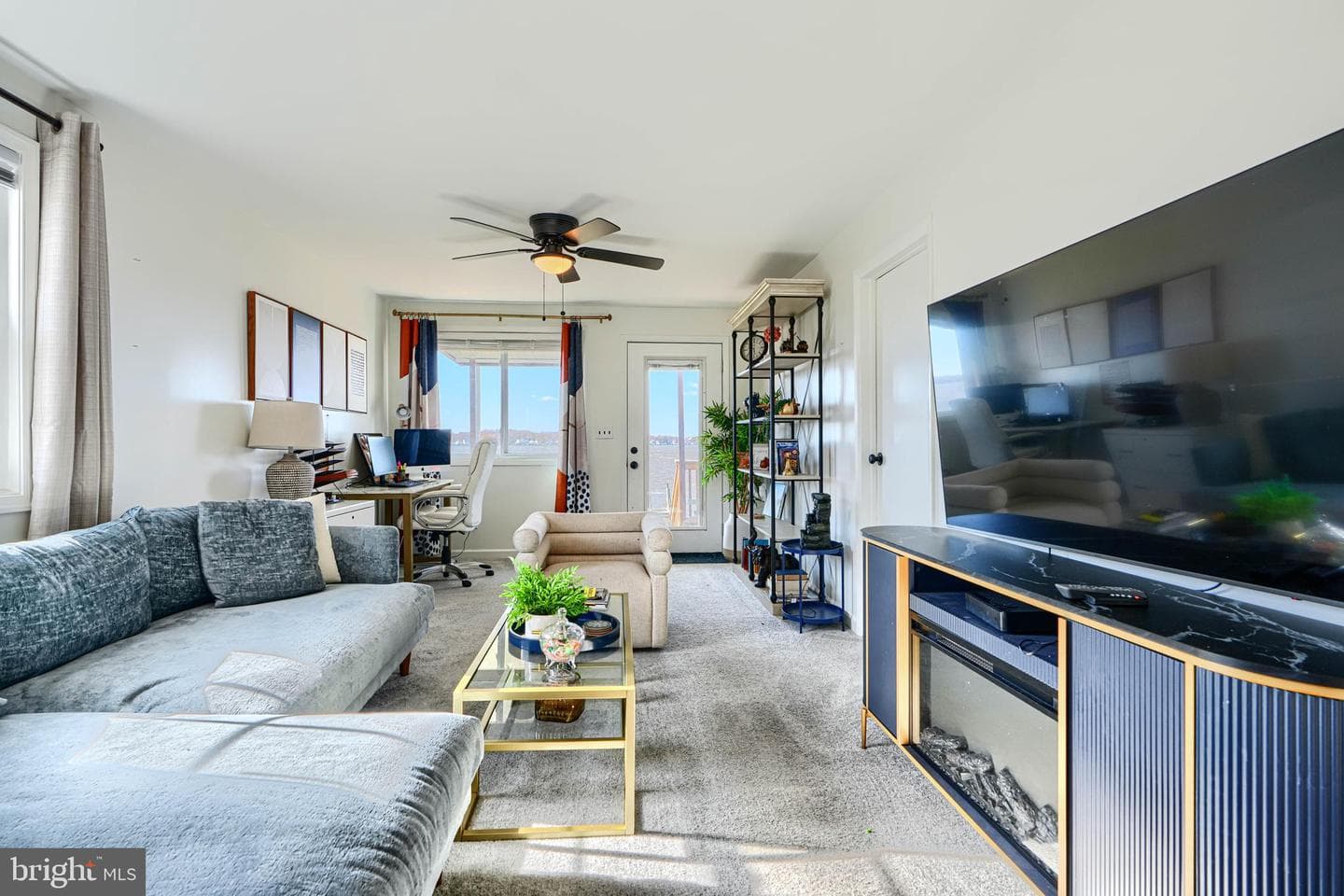 1132 E Riverside photo 25