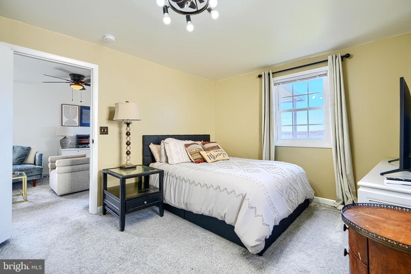 1132 E Riverside photo 30