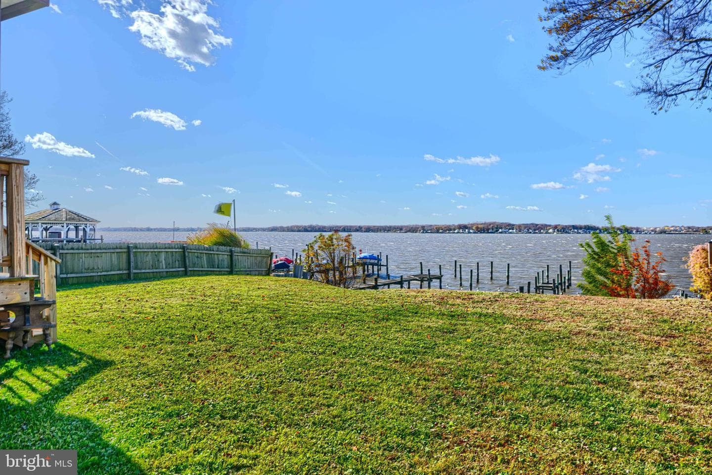 1132 E Riverside photo 40