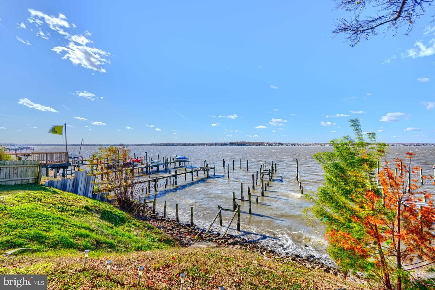 1132 E Riverside photo 42
