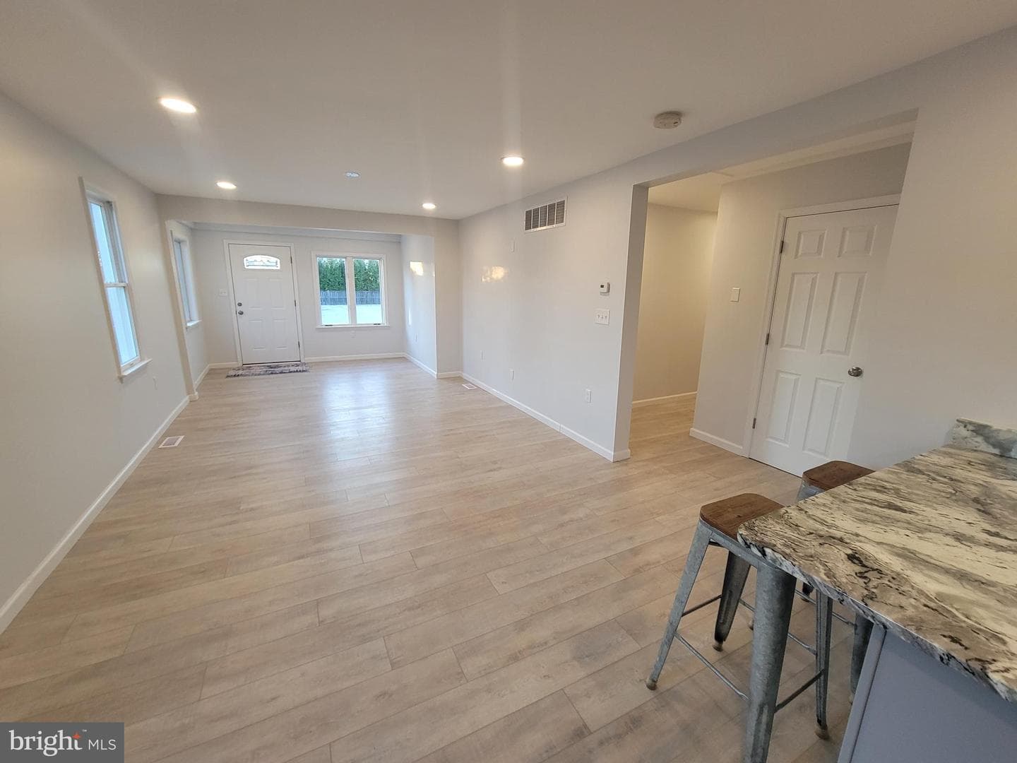 2621 N Snyder Avenue photo 3