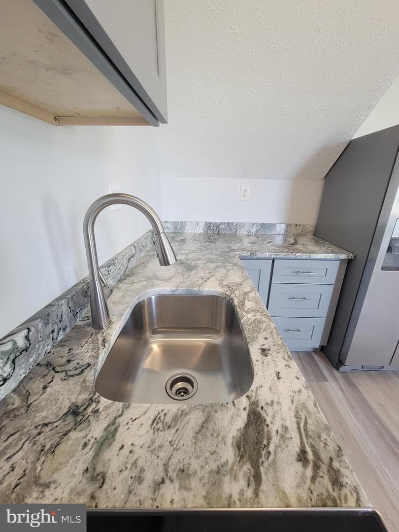 2621 N Snyder Avenue photo 40