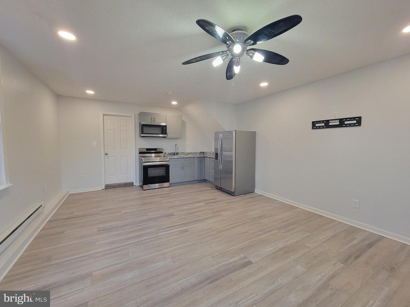2621 N Snyder Avenue photo 43