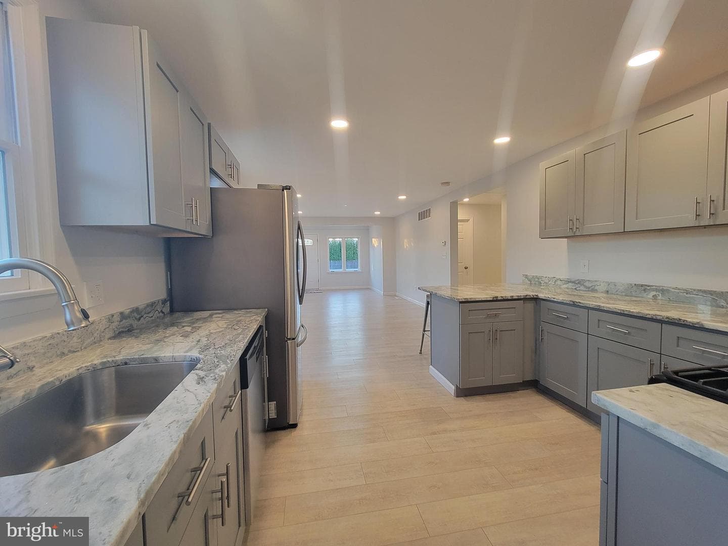2621 N Snyder Avenue photo 5