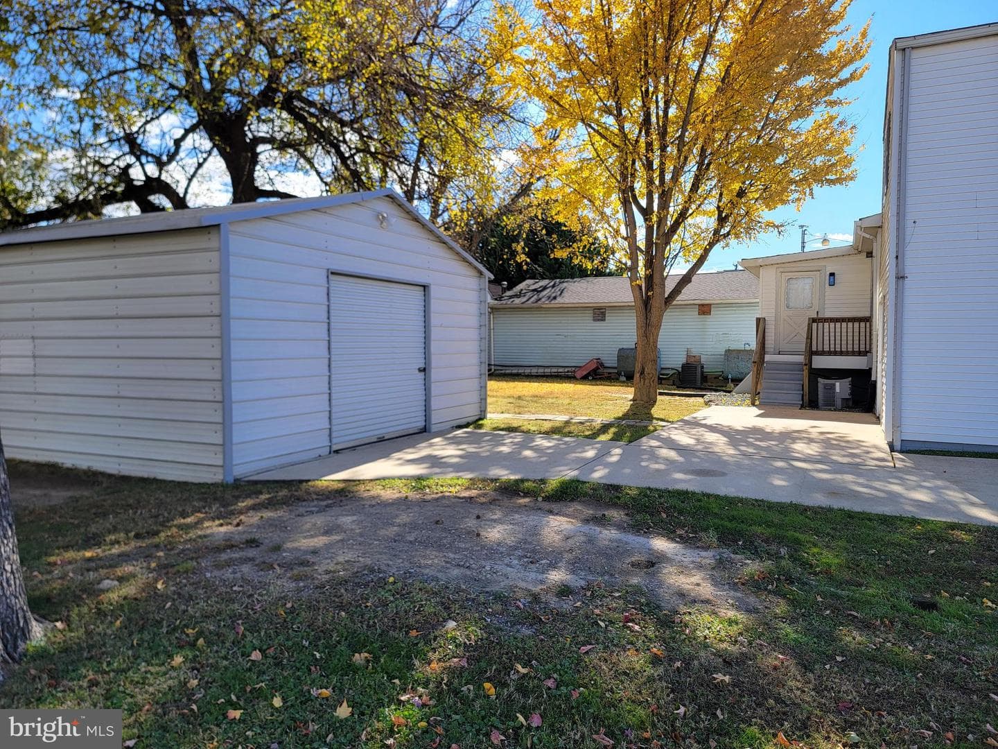2621 N Snyder Avenue photo 52