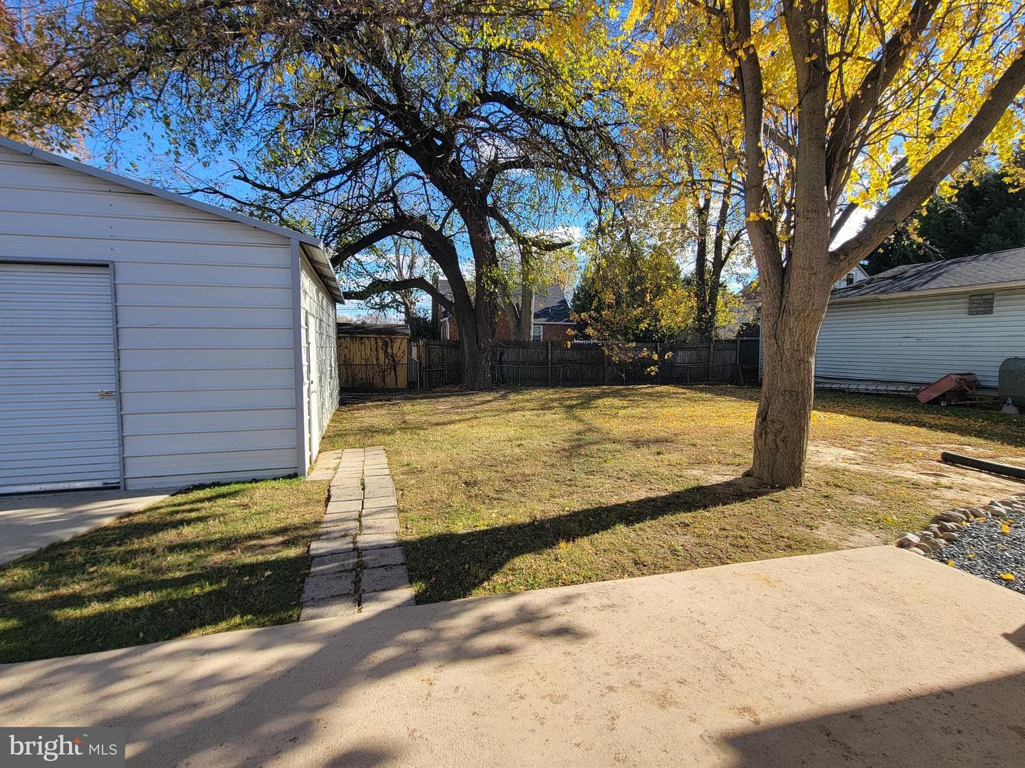 2621 N Snyder Avenue photo 54