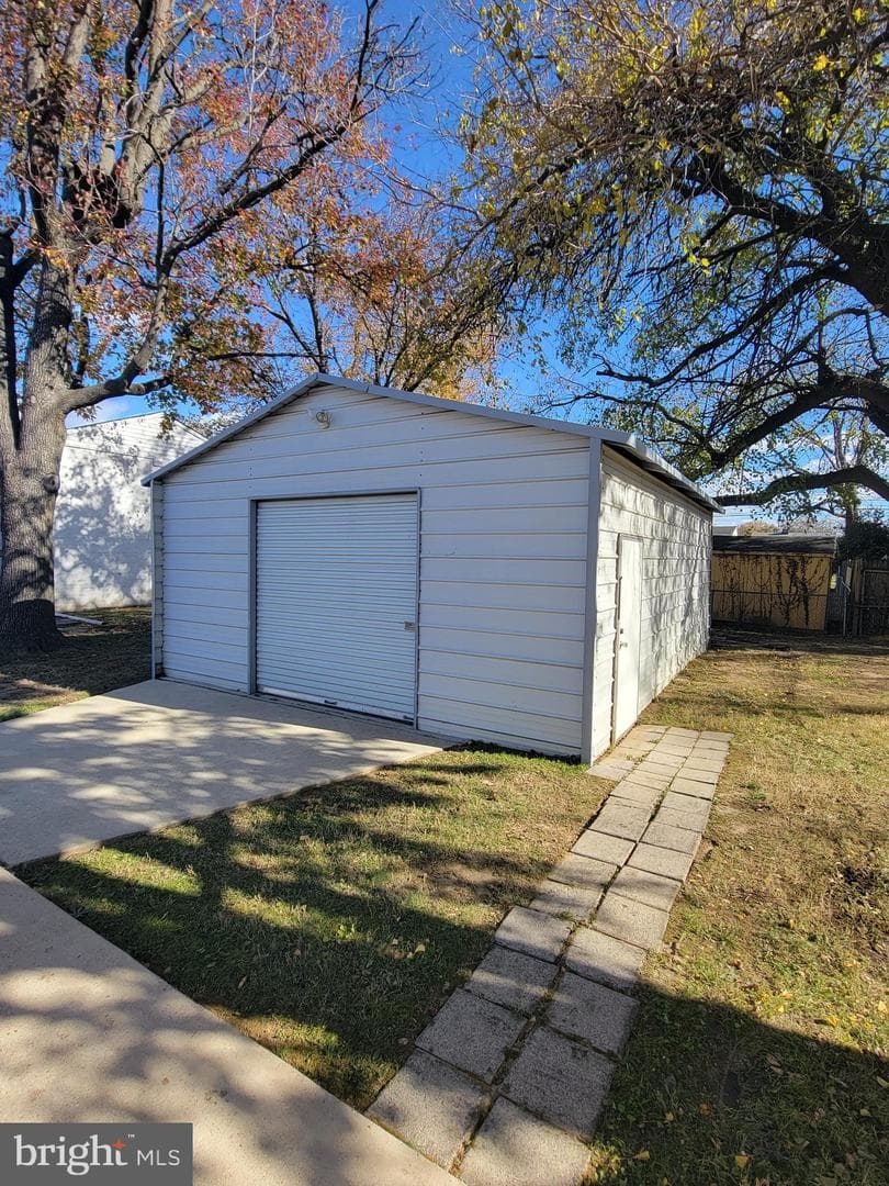 2621 N Snyder Avenue photo 55