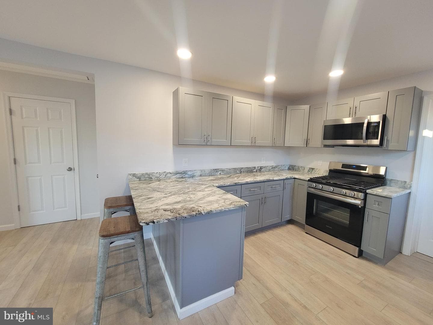 2621 N Snyder Avenue photo 8