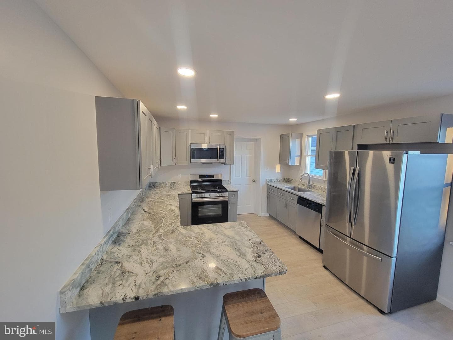 2621 N Snyder Avenue photo 9