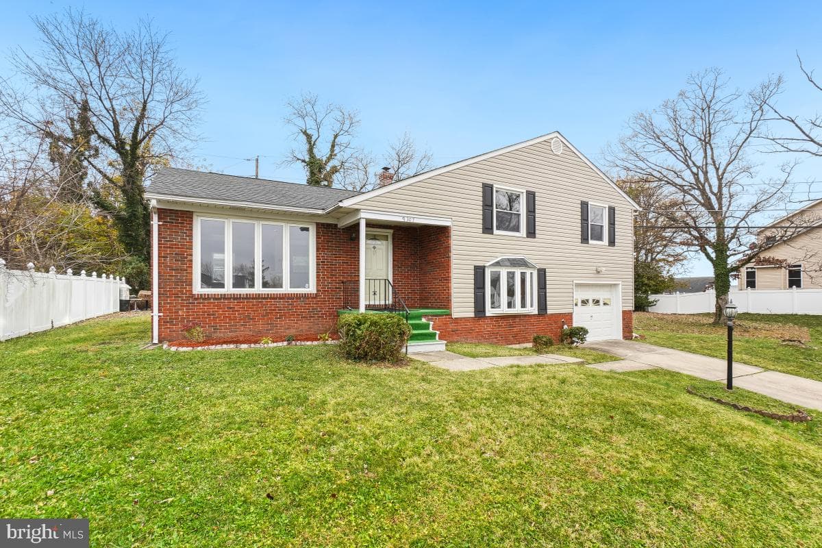9307 Thornewood Drive photo 3
