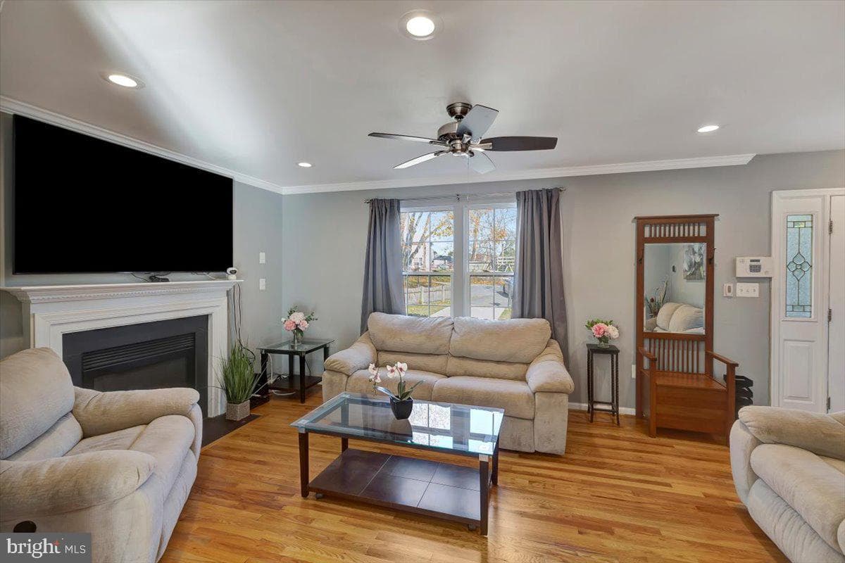 602 Laurel Hill Lane photo 4