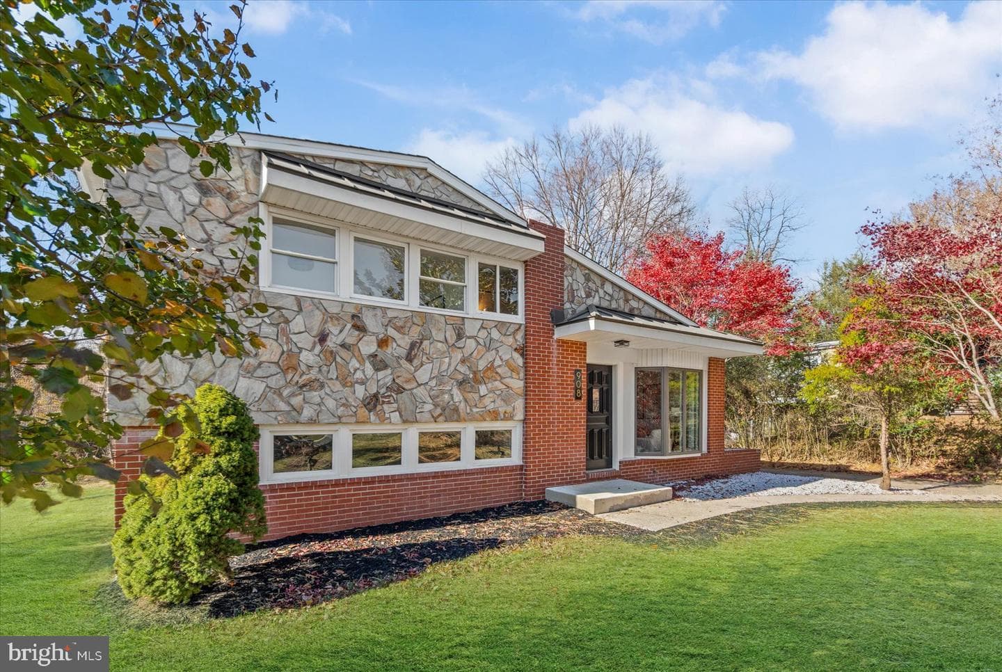 908 Scotts Hill Drive photo 4