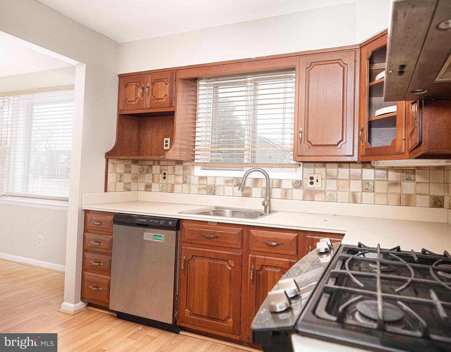 6612 Kenwood Avenue photo 8