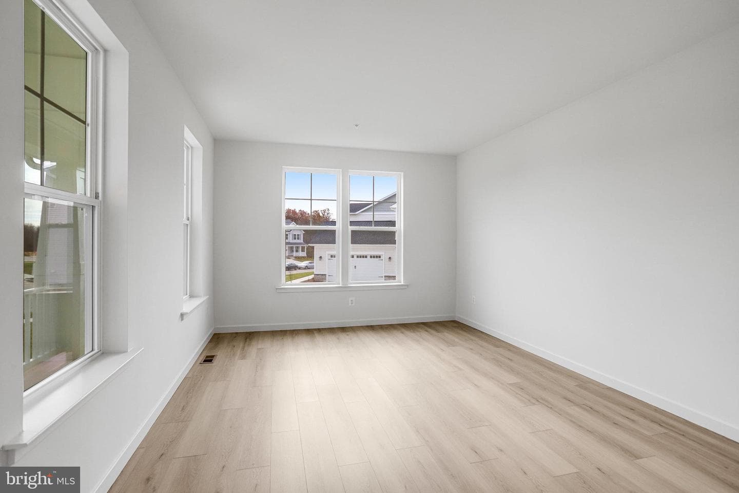 906 Honeyflower Drive photo 17