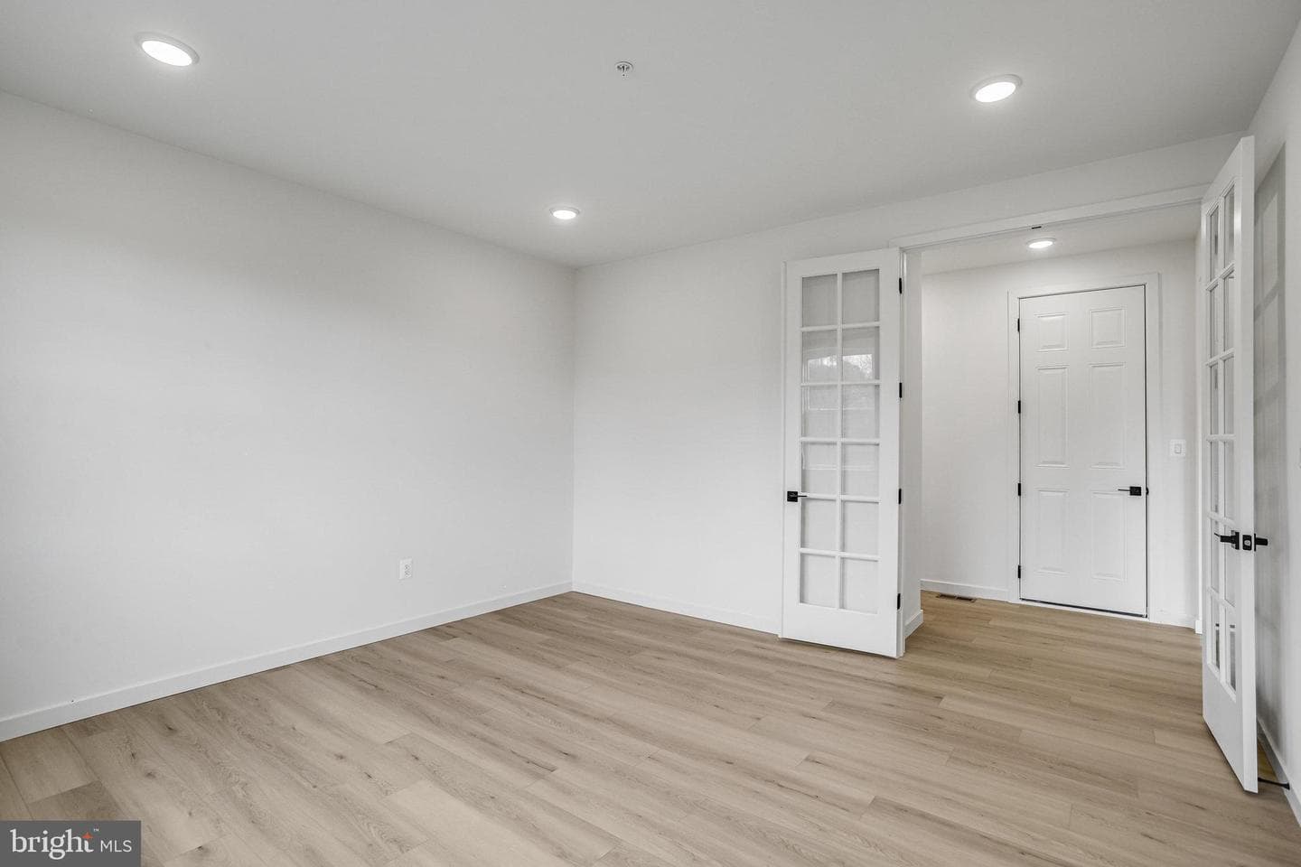 906 Honeyflower Drive photo 35