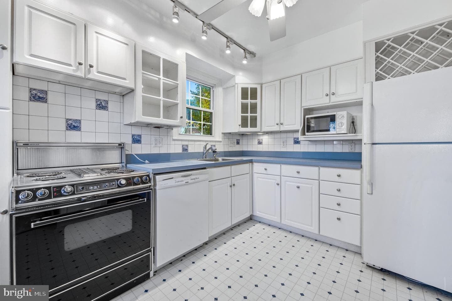13 Harrison Avenue N photo 15
