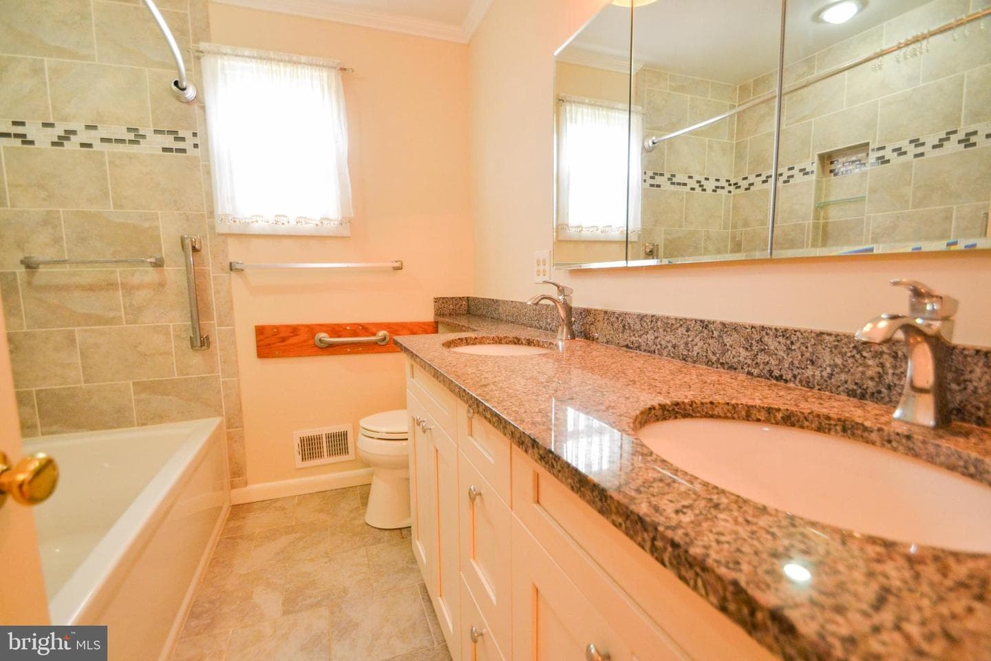 120 Lamport Road photo 10