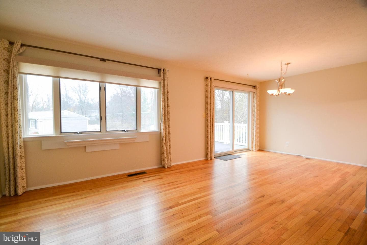120 Lamport Road photo 2