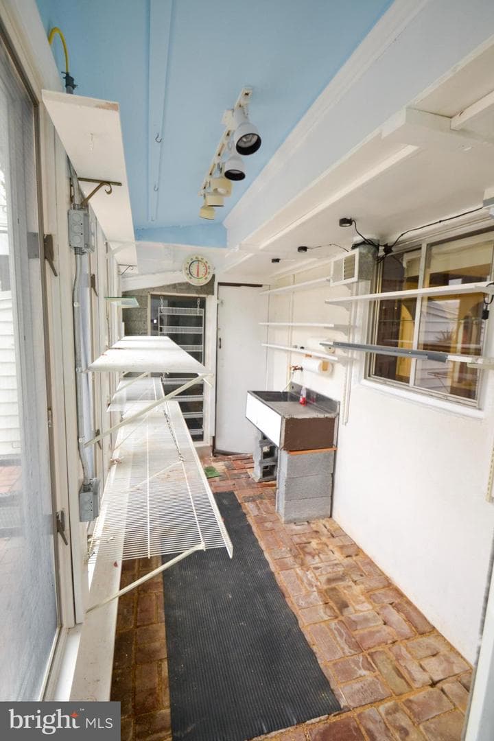 120 Lamport Road photo 33