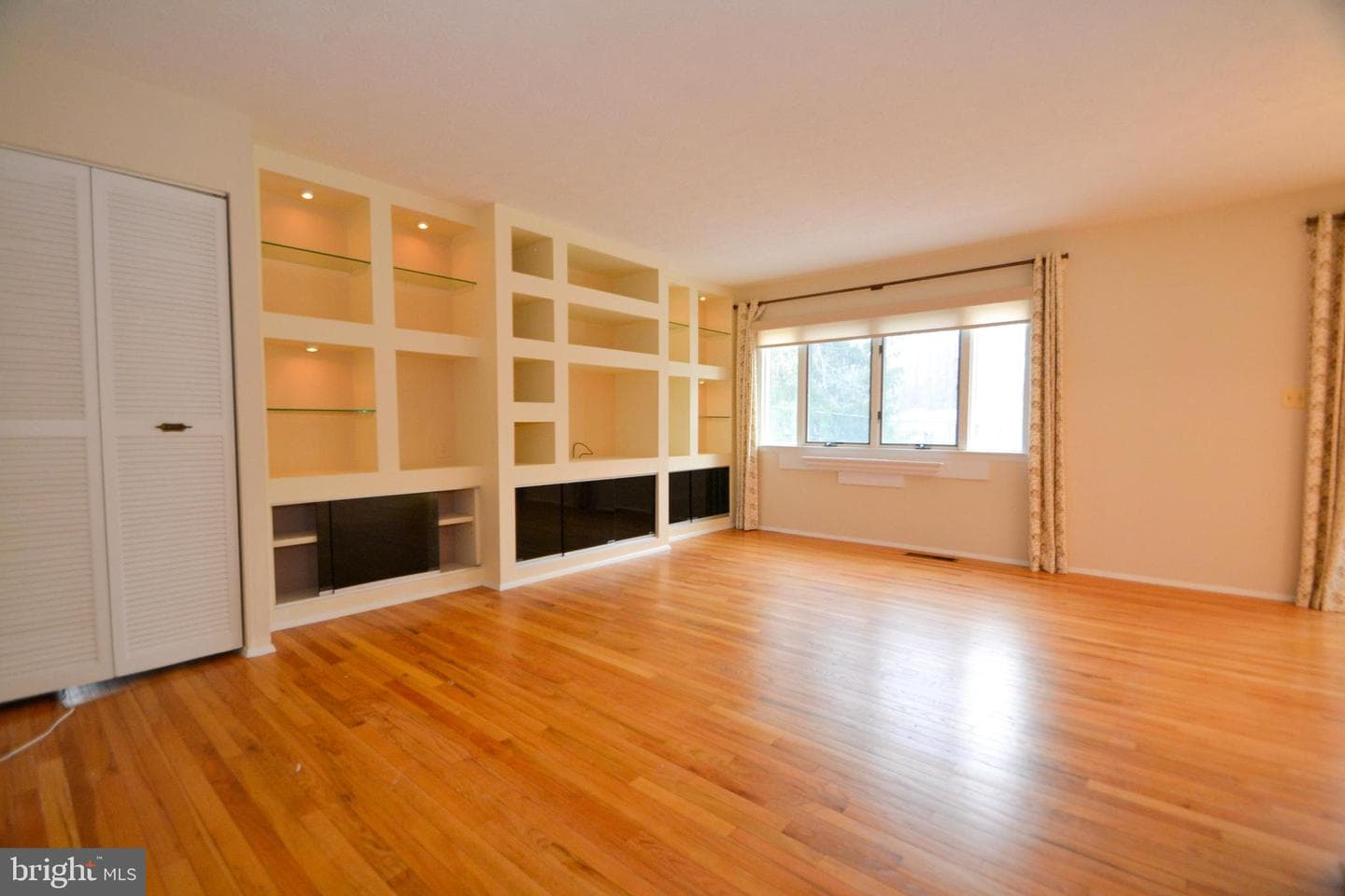 120 Lamport Road photo 4