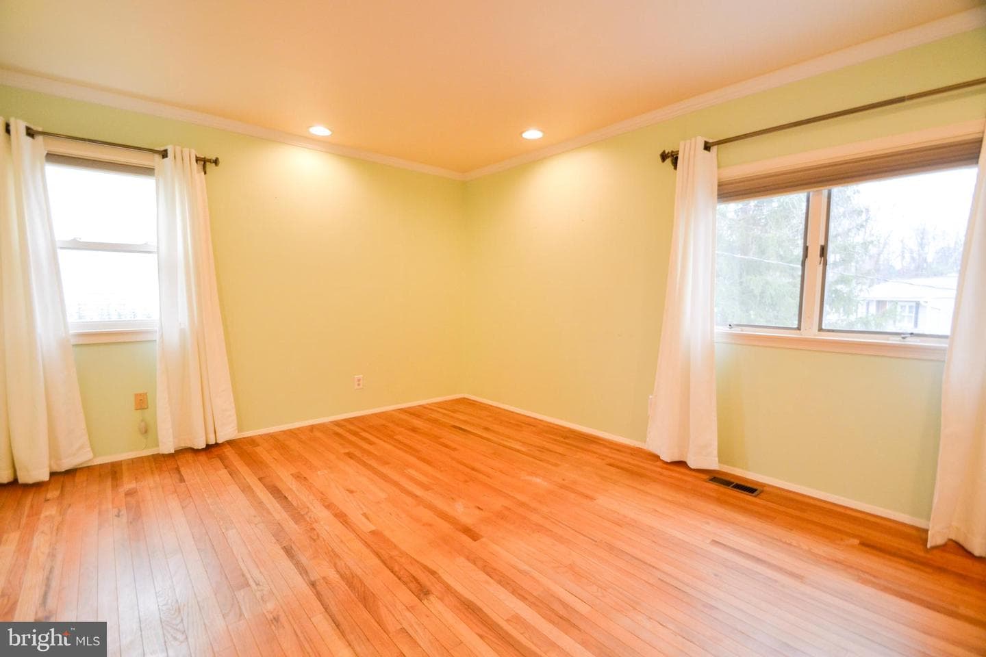 120 Lamport Road photo 9