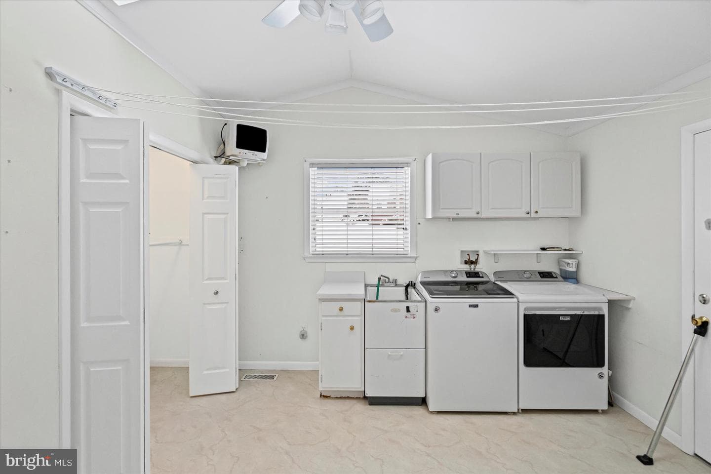 1004 Dunblane Road photo 35