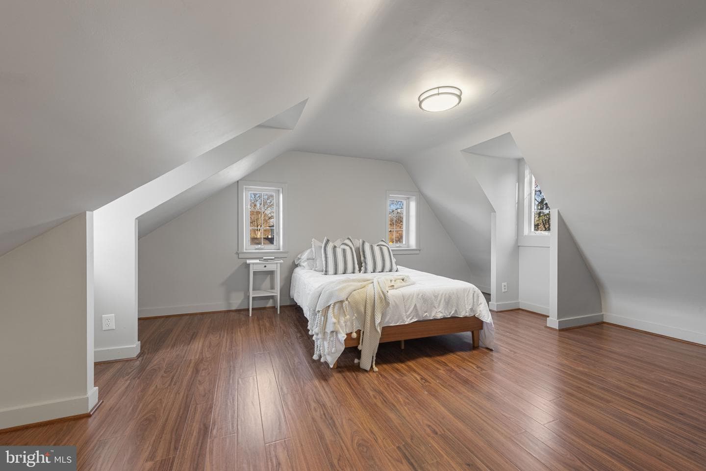 504 Hampton Lane photo 15