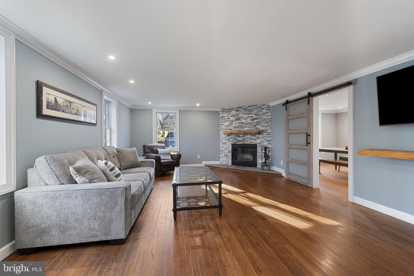 504 Hampton Lane photo 3