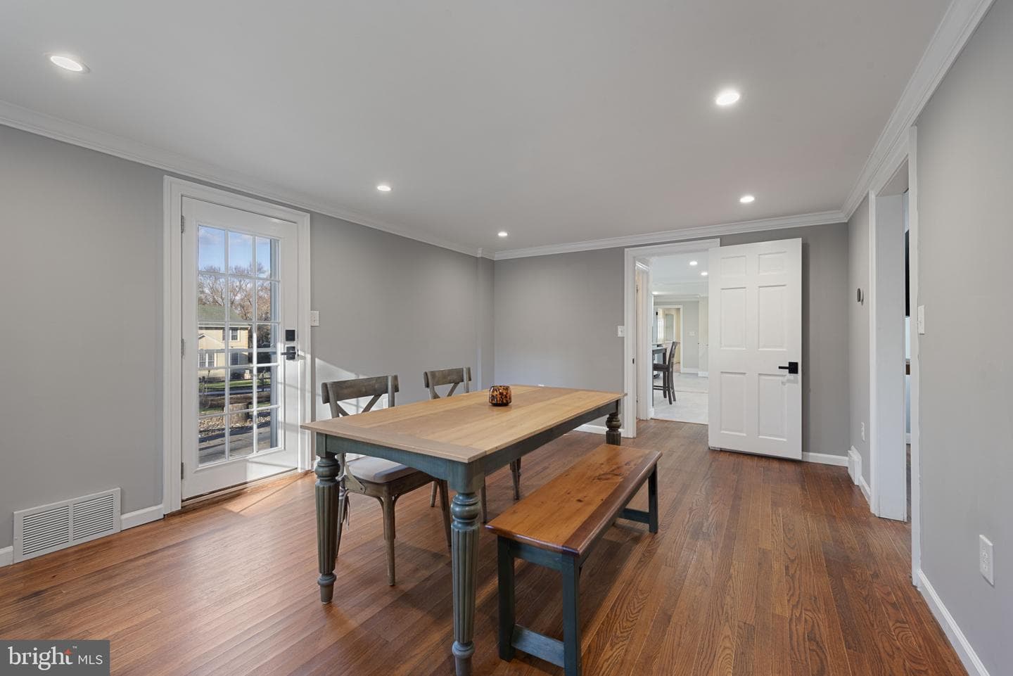 504 Hampton Lane photo 4