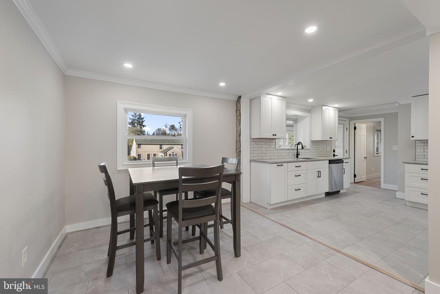 504 Hampton Lane photo 7