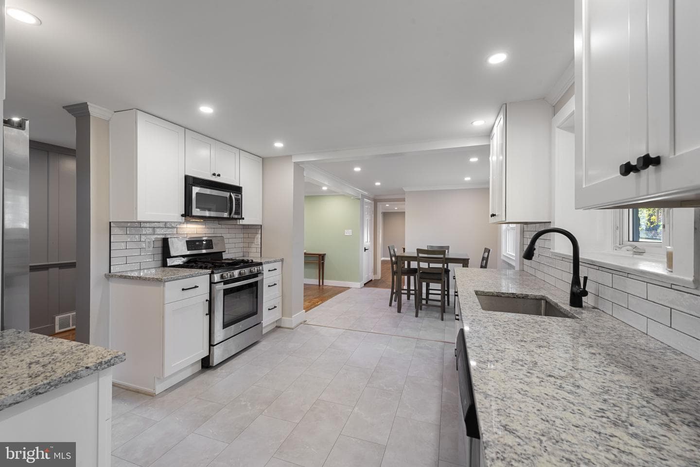 504 Hampton Lane photo 8