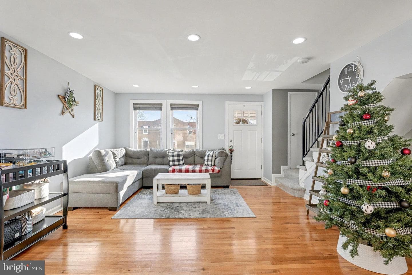 8656 Oak Road photo 2