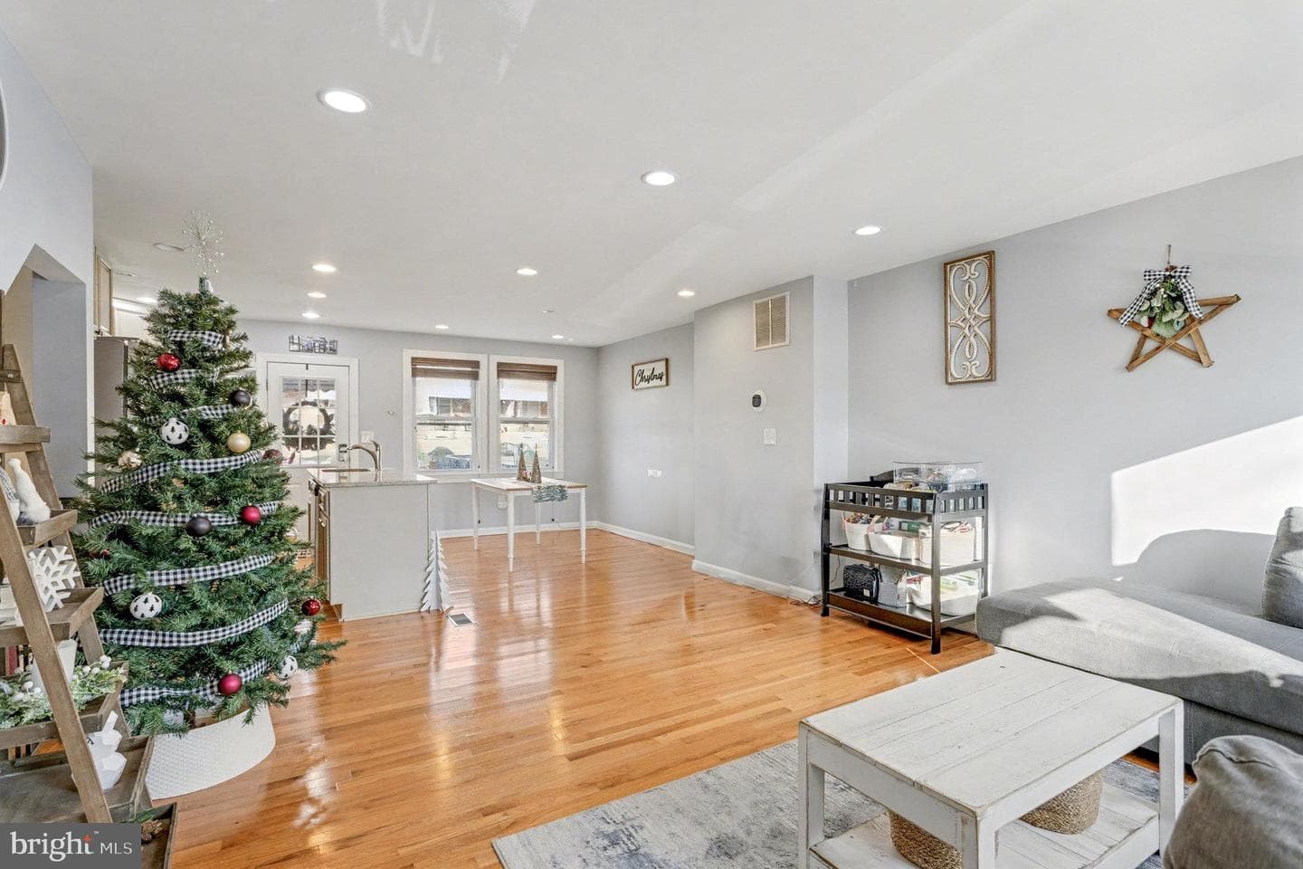 8656 Oak Road photo 3