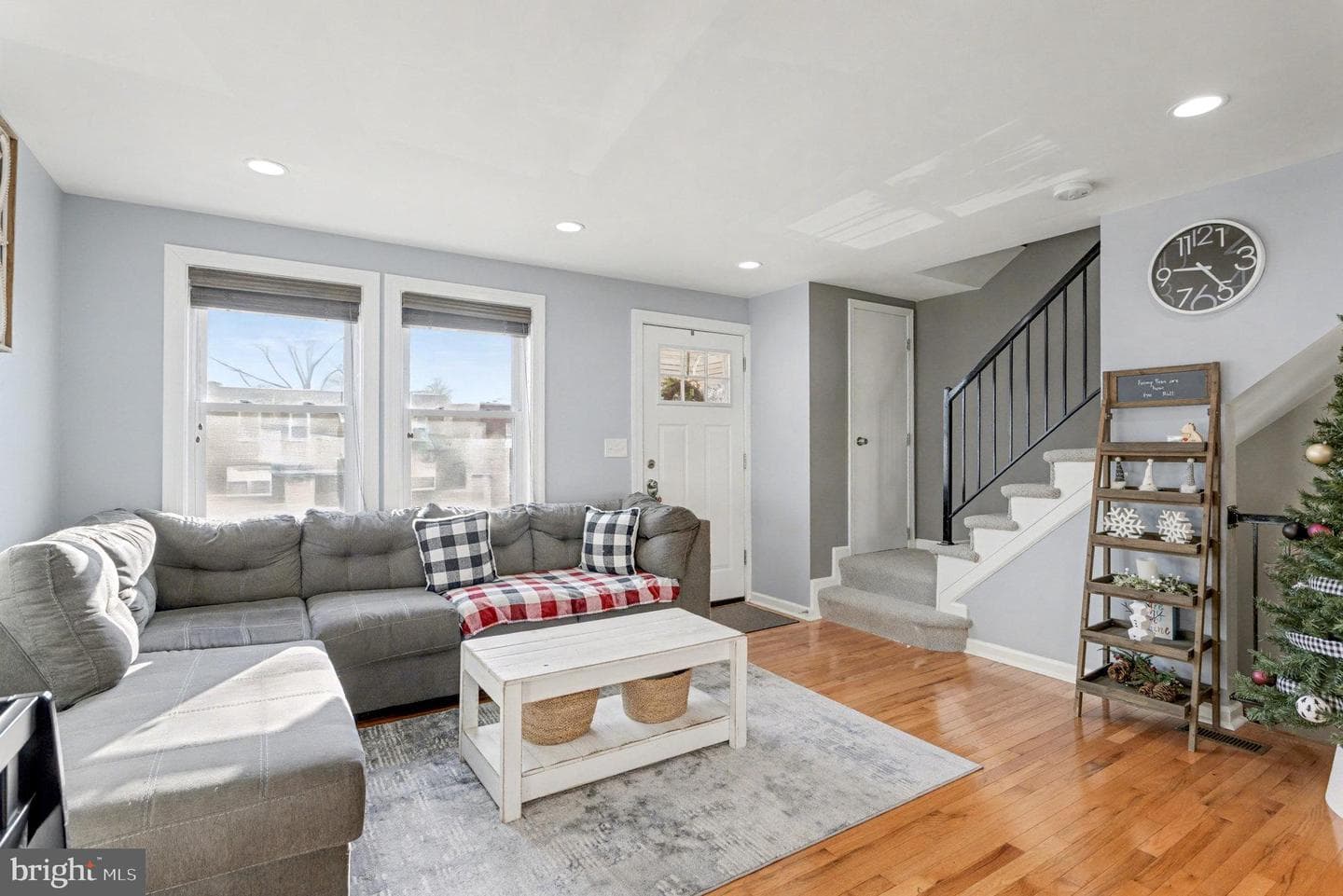 8656 Oak Road photo 4