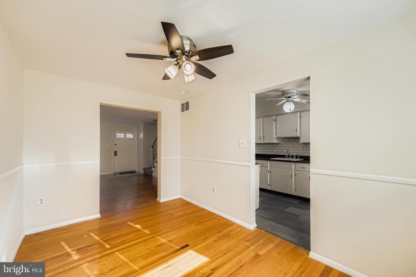 658 Kingston Road photo 10