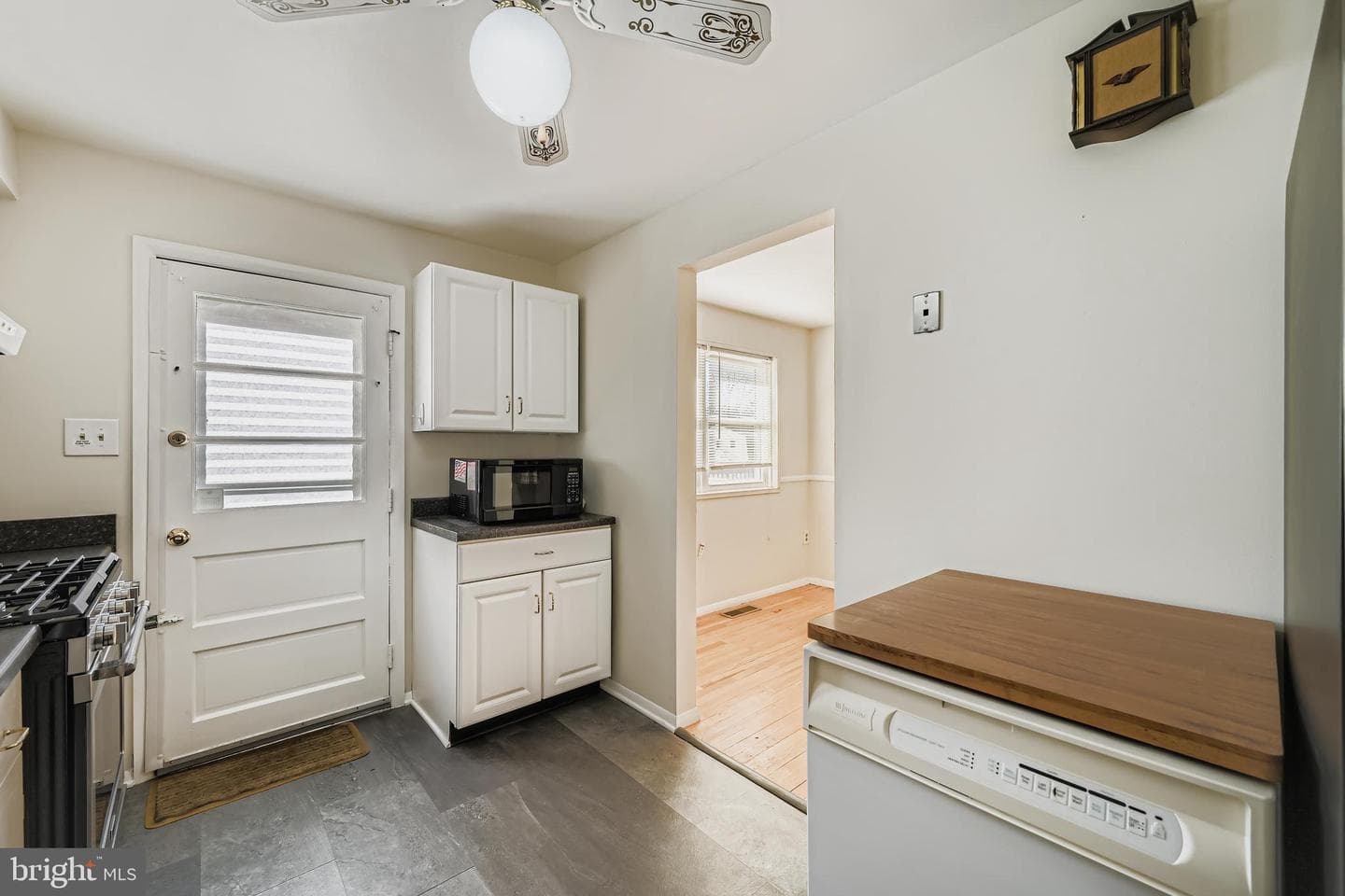 658 Kingston Road photo 11