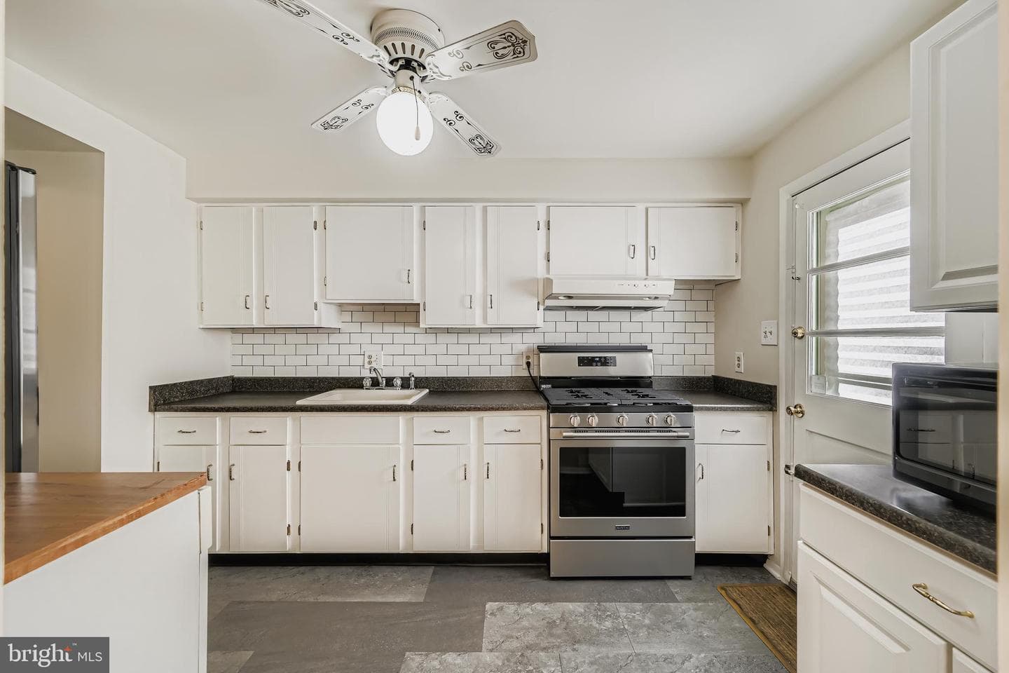 658 Kingston Road photo 14