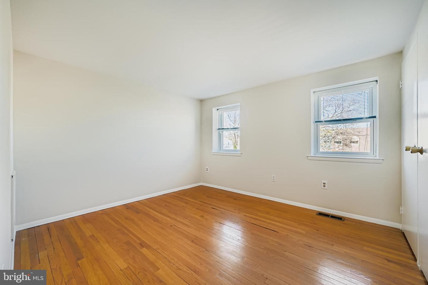 658 Kingston Road photo 15