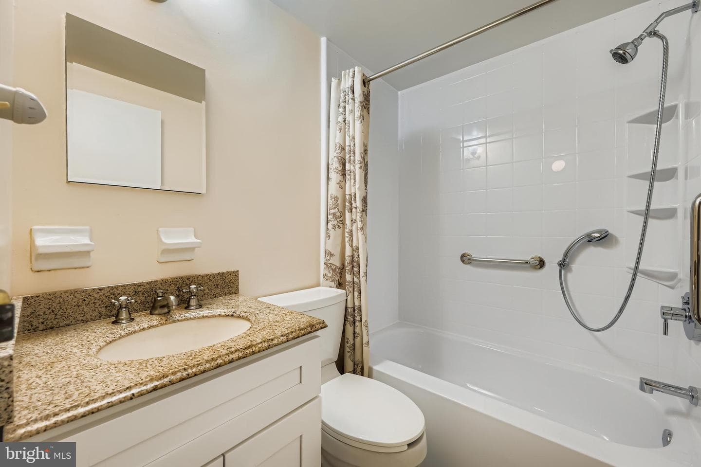 658 Kingston Road photo 17