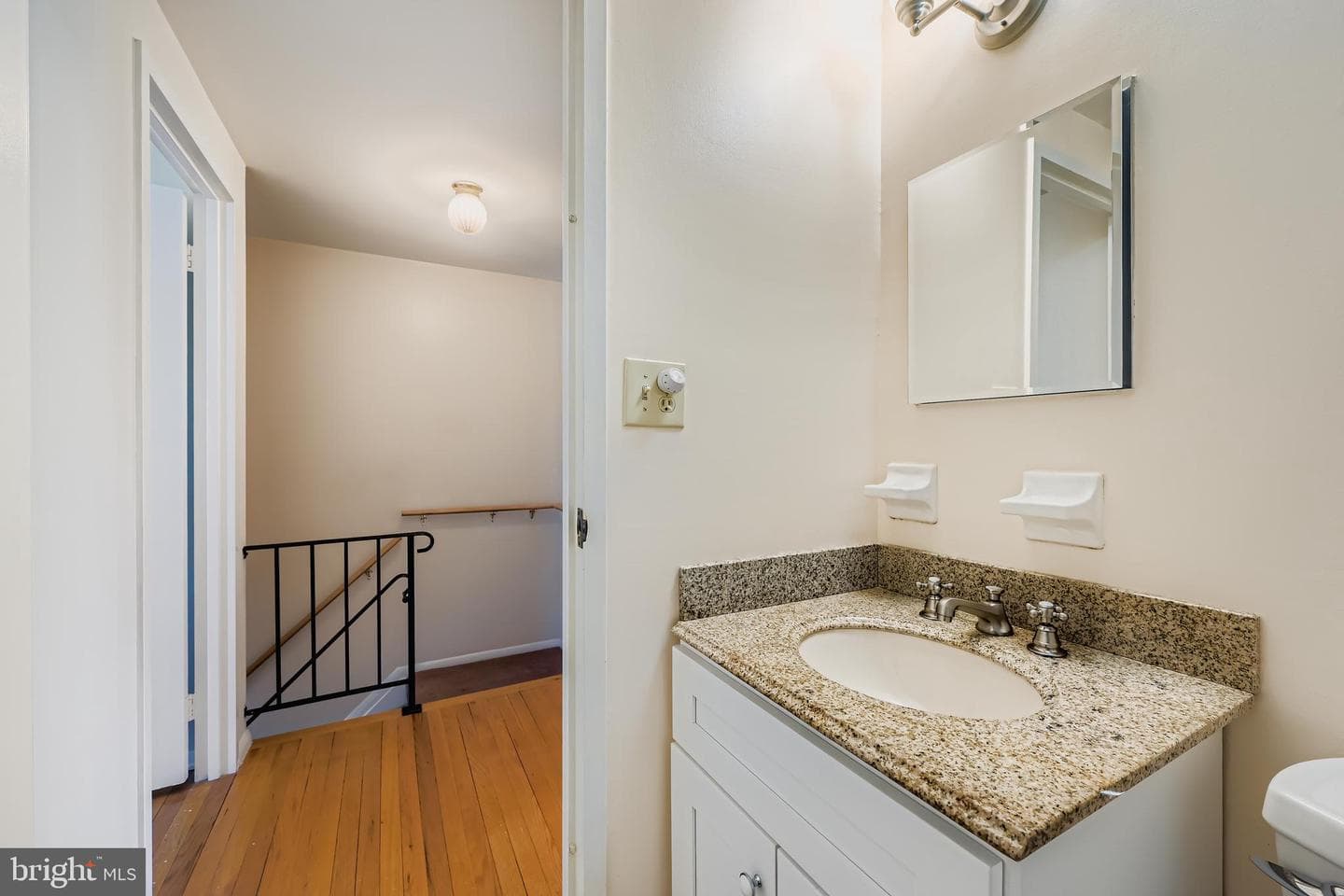 658 Kingston Road photo 18