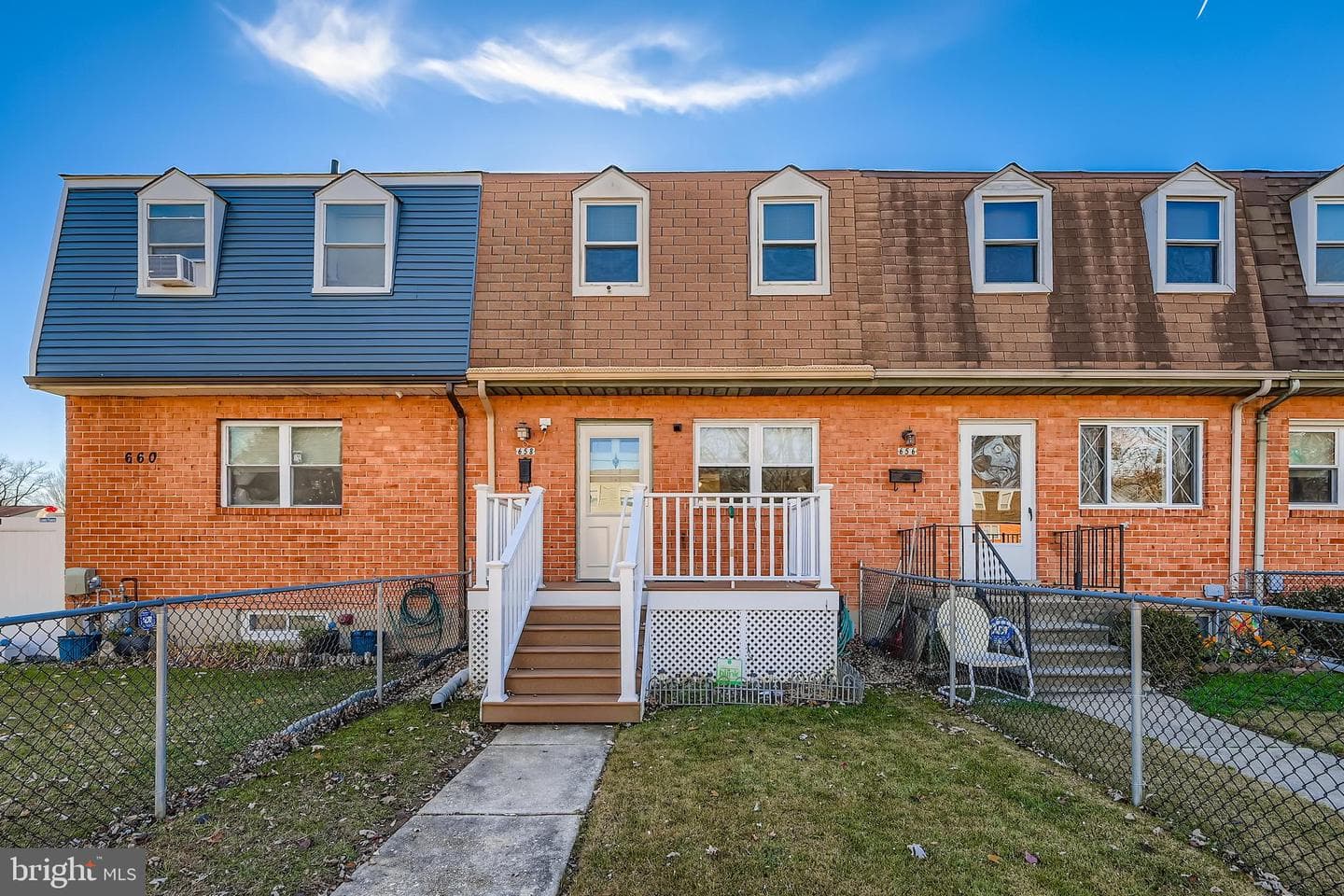 658 Kingston Road photo 2
