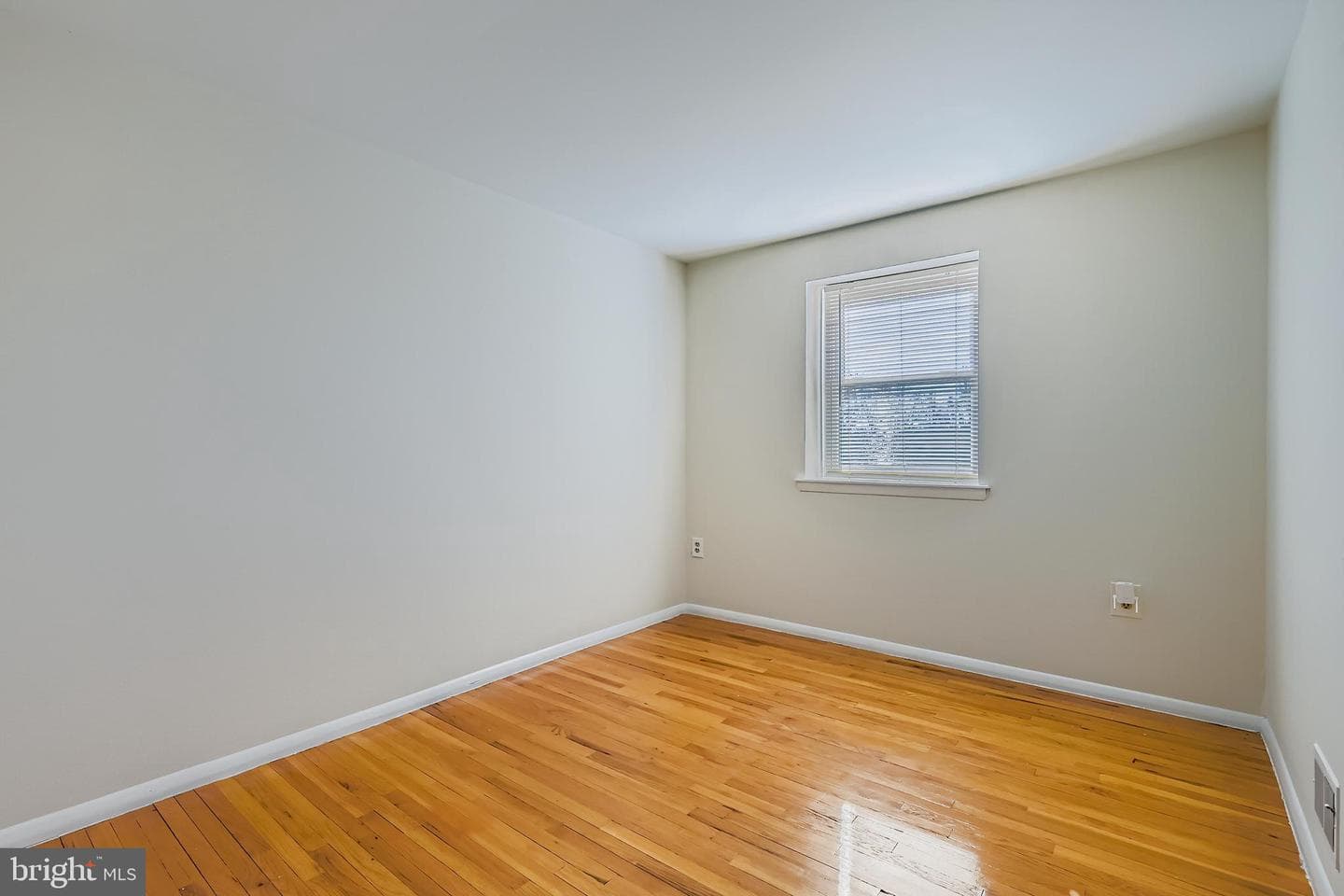 658 Kingston Road photo 20