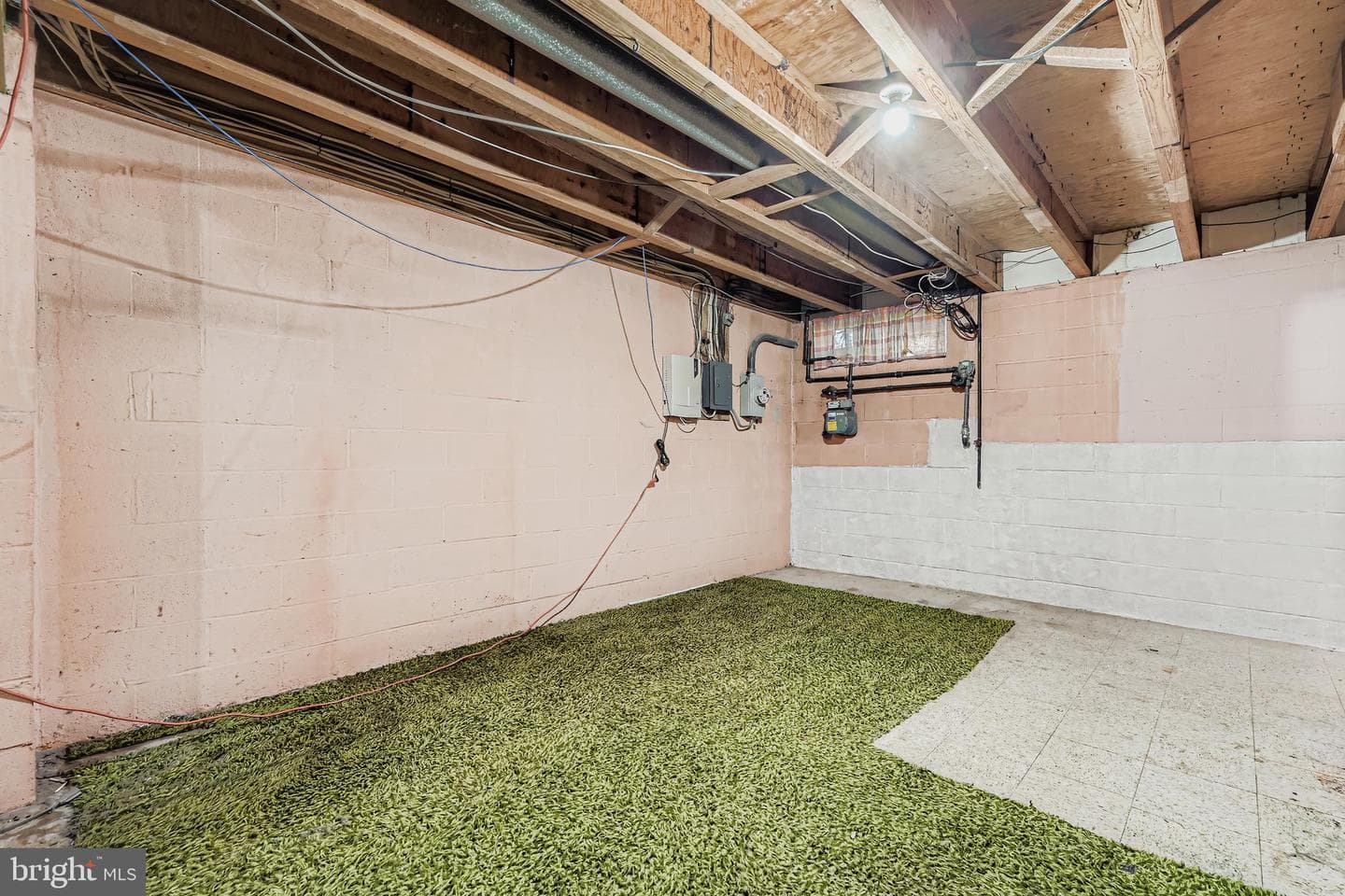 658 Kingston Road photo 22