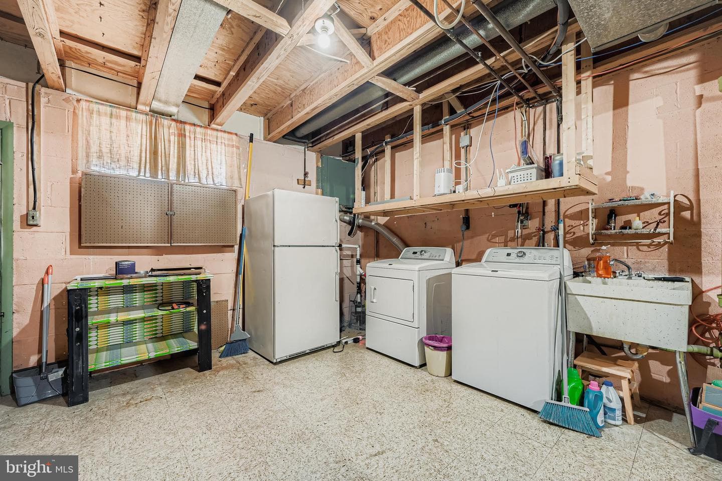 658 Kingston Road photo 24