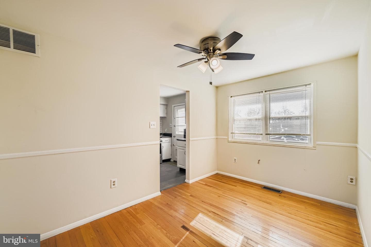 658 Kingston Road photo 9